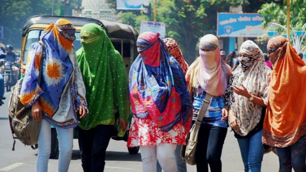 हल्की बारिश के आसार हल्की बारिश के आसार