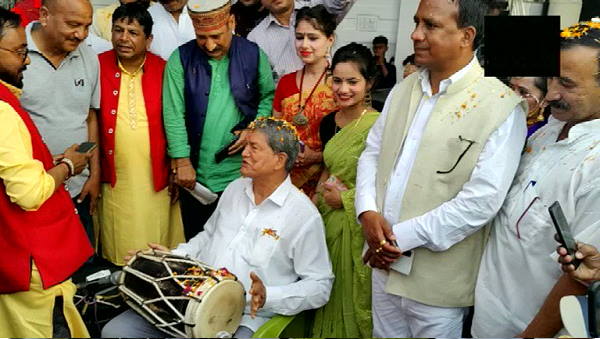 WATCH: Uttarakhand Ex CM Harish Rawat plays dholak at Holi Milan event Dehradun