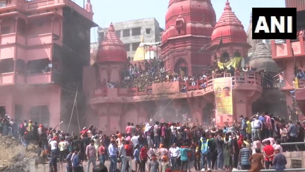 डमरू, घंटे, घड़ियाल और मृदंग से गूंजा महाश्मशान