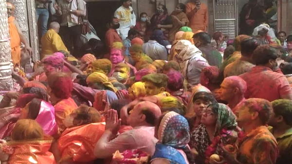 आज बरसाना में विश्व प्रसिद्ध लठामार होली