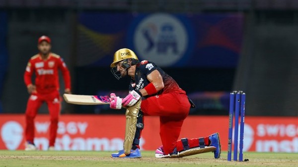 डीवाई पाटिल स्टेडियम पर हुई छक्कों की बरसात