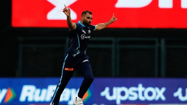 शमी ने पहली बार पावरप्ले में झटके 3 विकेट शमी ने पहली बार पावरप्ले में झटके 3 विकेट