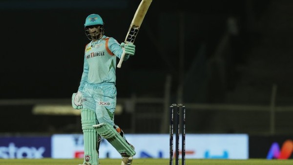 मोइन अली ने छोड़ा डिकॉक का आसान सा कैच मोइन अली ने छोड़ा डिकॉक का आसान सा कैच