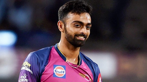 इस भारतीय गेंदबाज के नाम है रिकाॅर्ड इस भारतीय गेंदबाज के नाम है रिकाॅर्ड