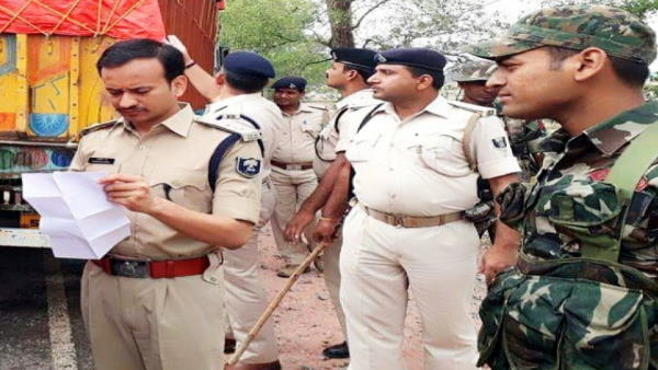 एसपी ने 8 भ्रष्ट पुलिसवालों को किया था सस्पेंड एसपी ने 8 भ्रष्ट पुलिसवालों को किया था सस्पेंड