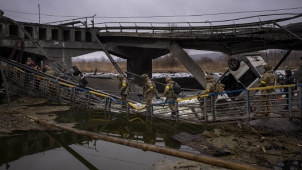 यूक्रेन के इस शहर में रूसी सेना ने की गोलीबारी यूक्रेन के इस शहर में रूसी सेना ने की गोलीबारी