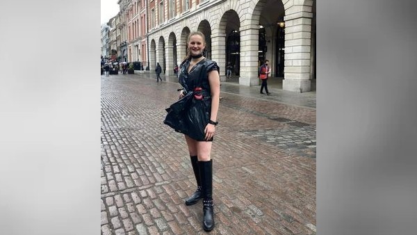 कूड़ेदान की पन्नी पहनी