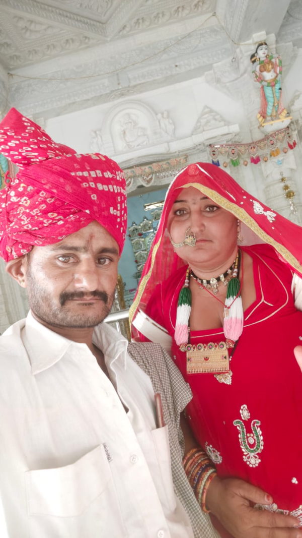 खाते में दो लाख रुपए जमा भी करवा दिए