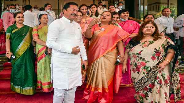 महराष्ट्र के 25 कांग्रेस एमएलए का सोनिया को त्राहिमाम संदेश महराष्ट्र के 25 कांग्रेस एमएलए का सोनिया को त्राहिमाम संदेश