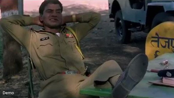 बिना वर्दी के बाइक से पहुंचे एसपी बिना वर्दी के बाइक से पहुंचे एसपी