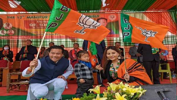 'कई घोटालों' का पर्दाफाश करने का भी श्रेय 'कई घोटालों' का पर्दाफाश करने का भी श्रेय