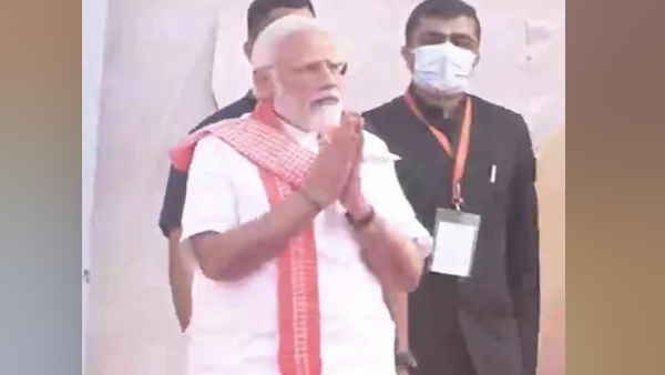 पीएम मोदी ने गमछा पहन जताया अपनापन 