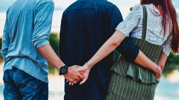 कई बार जलन भी होती है कई बार जलन भी होती है