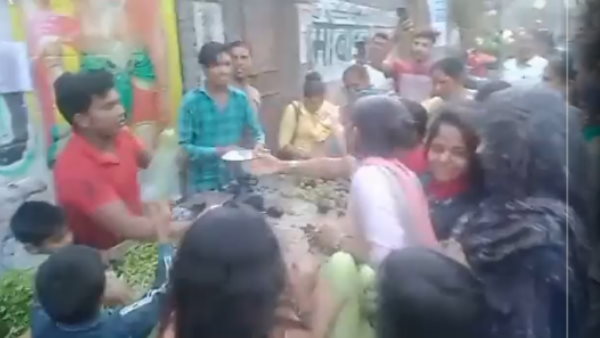 बीजेपी की जीत, सब्जी वाले ने फ्री में बांट दी सब्जी