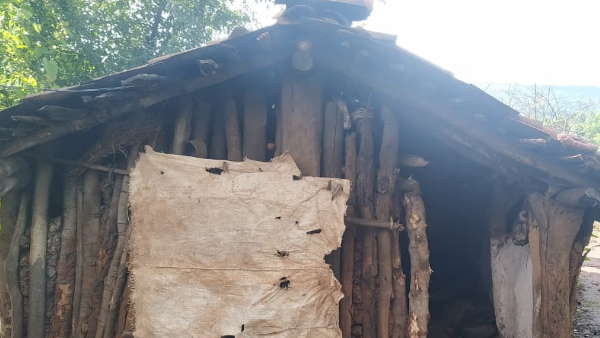 परिजन की मौत के बाद अपना घर बदल देते हैं पहाड़ी कोरवा