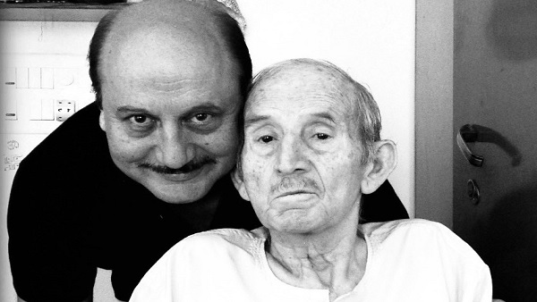 एक्टर ने पिता को समर्पित की The Kashmir Files एक्टर ने पिता को समर्पित की The Kashmir Files