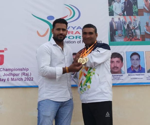 कोच ने ताइक्वांडो की ट्रेनिंग शुरू कर दी