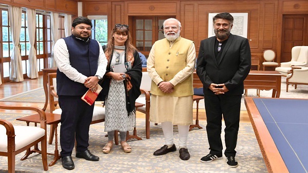 कमाई में चल रही है आगे 