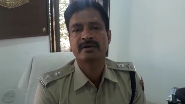 शोक सभा में पहुंचे अधिकारी