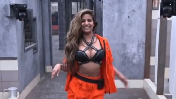 'मेरा पति फोन इस्तेमाल करने भी नहीं देता था...' 'मेरा पति फोन इस्तेमाल करने भी नहीं देता था...'