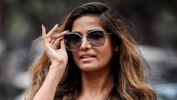 'मैं अपने कपड़े उतारती हूं तो मैं बेशर्म हूं...'