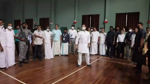 क्या सच में चुनाव हारने के बाद राहुल बैडमिंटन खेल रहे थे? 