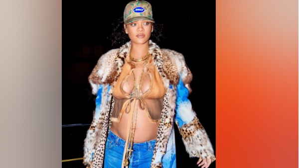 रिहाना की ड्रेस में दिख रही पैंटी रिहाना की ड्रेस में दिख रही पैंटी