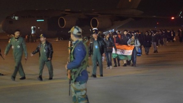  लगातार आ रहीं फ्लाइट्स