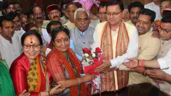 आईएएस हैं ऋतु के पति