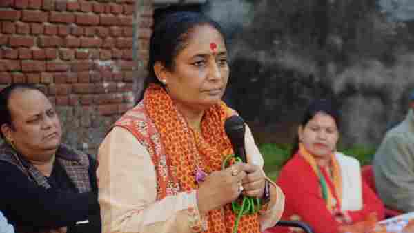 जानें कितनी संपत्ति की मालिक है ऋतु खंडूरी