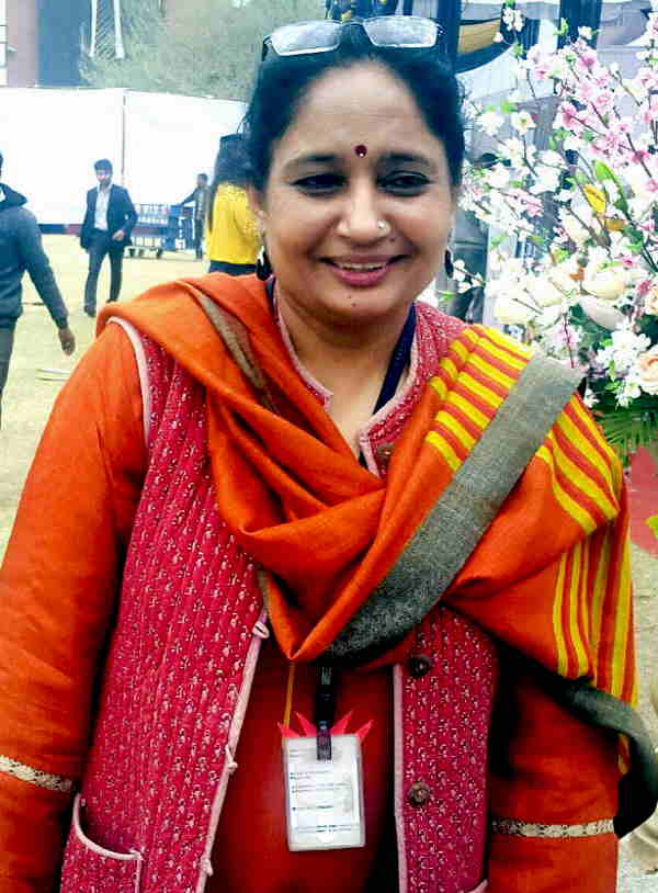 56 साल की हैं ऋतु 56 साल की हैं ऋतु