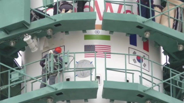 Russia removed the flag of US-UK and Japan from space rocket leaving India Russia removed the flag of US-UK and Japan from space rocket leaving India