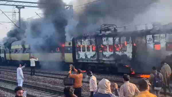 भगदड़ की स्थिति हो गई थी पैदा भगदड़ की स्थिति हो गई थी पैदा