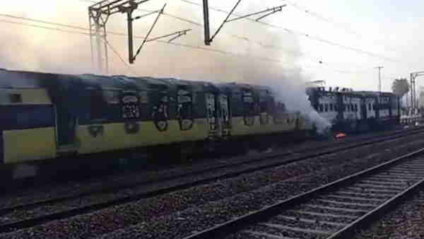 फायर ब्रिगेड ने पाया आग पर काबू फायर ब्रिगेड ने पाया आग पर काबू