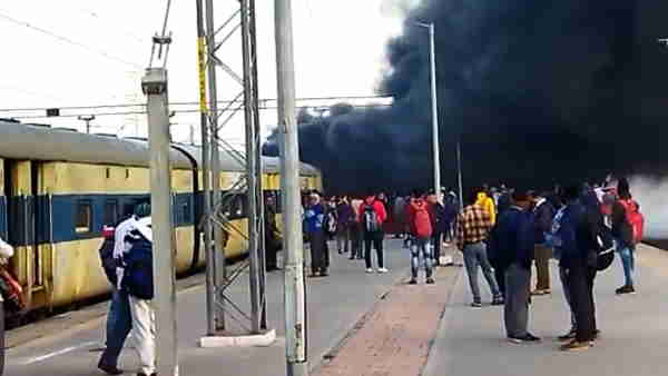 दिल्ली मेरठ रूट हुआ प्रभावित दिल्ली मेरठ रूट हुआ प्रभावित