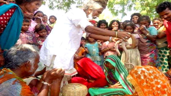 छत्तीसगढ़ के कई गांवों में निभाई जाती है परम्परा छत्तीसगढ़ के कई गांवों में निभाई जाती है परम्परा