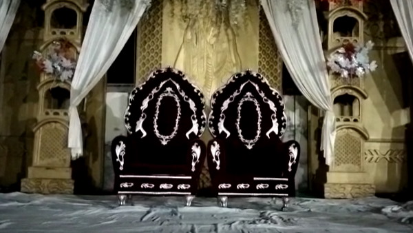  दुल्हन दूल्हे के इंतजार में बैठी रही