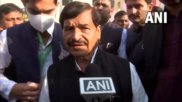 शिवपाल अपने समर्थकों का फीडबैक ले रहे हैं