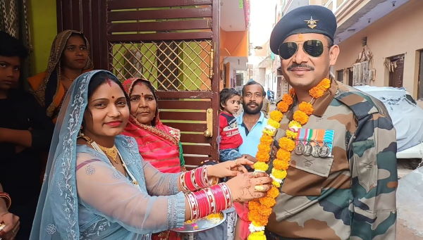 पति को हाथी पर बैठाकर घर लाई हूं पति को हाथी पर बैठाकर घर लाई हूं