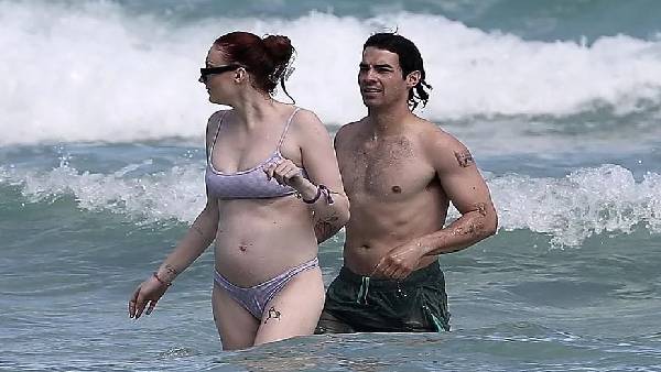  2020 में बेटी विला को दिया जन्म