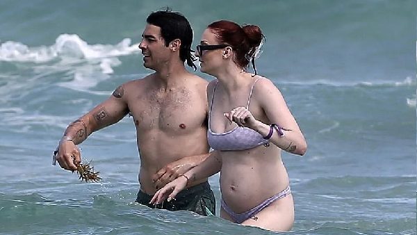 मियामी में बीच पति संग की जमकर मस्ती