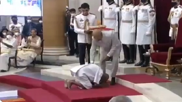  कौन हैं स्वामी शिवानंद?