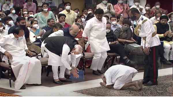स्वामी शिवानंद की लंबी उम्र का राज ये भी है स्वामी शिवानंद की लंबी उम्र का राज ये भी है