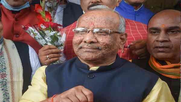 पहले फिल्म देखें, तभी आलोचना करें- उपमुख्यमंत्री पहले फिल्म देखें, तभी आलोचना करें- उपमुख्यमंत्री