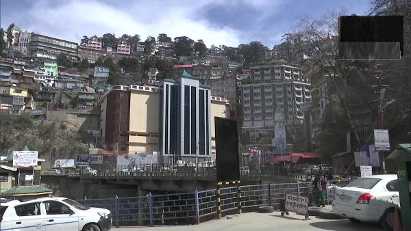 पहाड़ी रास्तों से आए-रोज ड्राइविंग