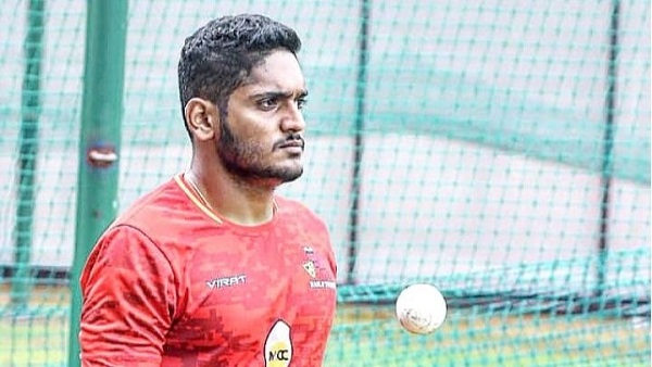 1. तुषार देशपांडे 1. तुषार देशपांडे