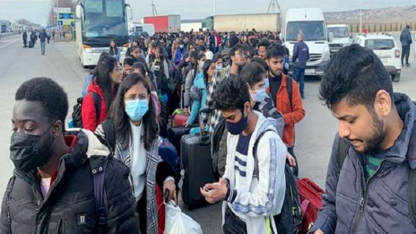 भारत लौटे यूक्रेन में फंसे छात्र