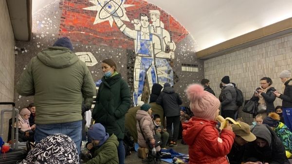 हमले के बीच कटती जिंदगी हमले के बीच कटती जिंदगी