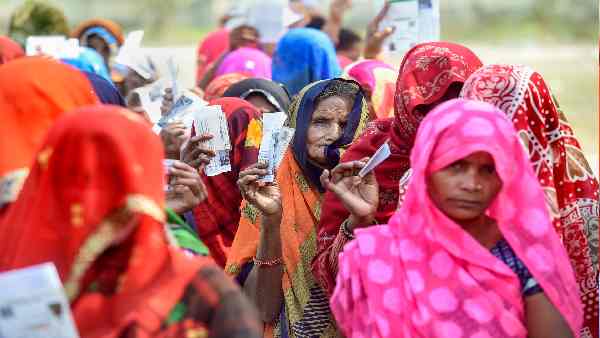 यूपी में बीजेपी की सत्ता में वापसी का अनुमान यूपी में बीजेपी की सत्ता में वापसी का अनुमान