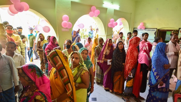40 फीसदी महिला वोटर्स ने दिखाया दम 40 फीसदी महिला वोटर्स ने दिखाया दम